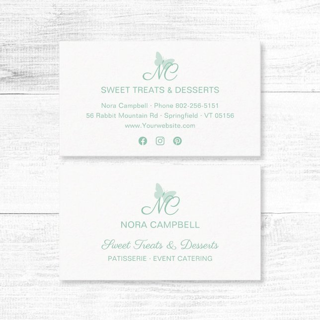 Elegante Script Monogram Mint Green Butterfly Visitenkarte (Modern, elegant mint green typography, butterfly monogram business card with social media icons.)