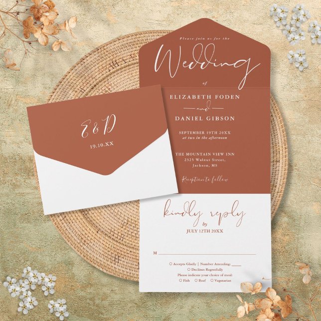 Elegante Script Monogram Terracotta Wedding All In One Einladung (Elegant Script Monogram Terracotta Wedding All In One Invitation)