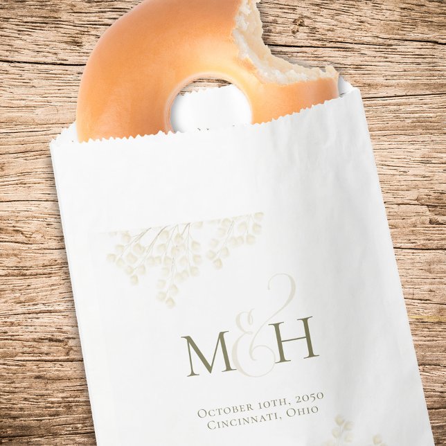 Elegante Script Monogram Wedding Leckerei Geschenktütchen (Wedding favor bag with elegant greenery and foliage.)