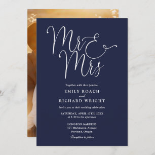 Elegante Script Mr. and Mrs. Foto Navy Blue Weddin Einladung