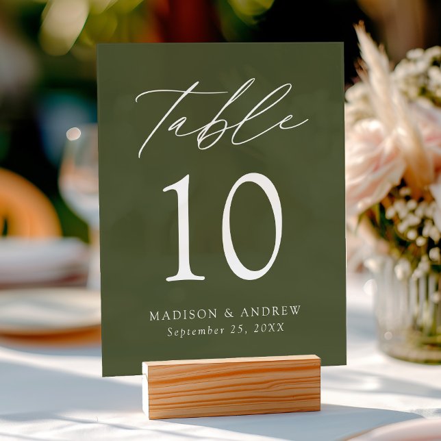 Elegante Script Olive Green Wedding Tischnummer Acrylschild (Please note: The wooden stand does not come with the sign. Zazzle sells a wood block stand.)