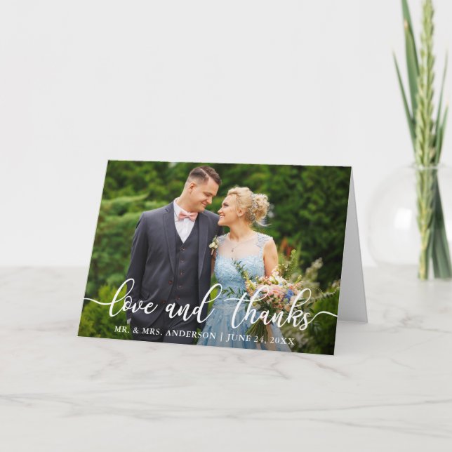 Elegante Script Wedding Liebe und Dank geklappt Dankeskarte (Vorderseite)