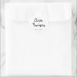 Elegante Script Wedding Sticker<br><div class="desc">Elegantes Script-Hochzeitsticker-Template. Personalisieren Sie diesen eleganten und stilvollen Hochzeitsaufkleber mit Namen und Datum. Enthält einen schwarzen Kalligraphieskript-Schriftart und einen minimalistisch schlichten,  weißen Hintergrund.</div>
