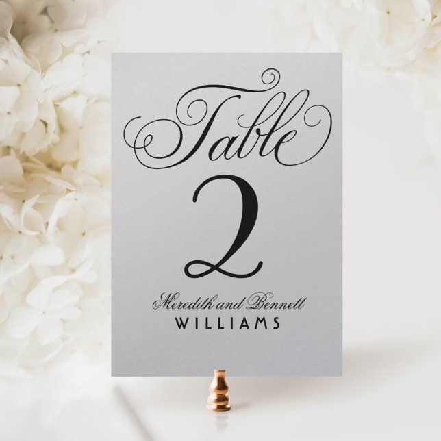 Elegante Silver Black Script Wedding Tischnummer (Von Creator hochgeladen)