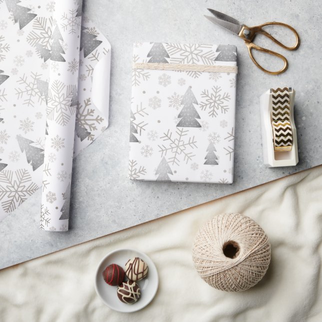 Elegante Silver Christmas Tree Snowflake Geschenkpapier (Kunsthandwerk)