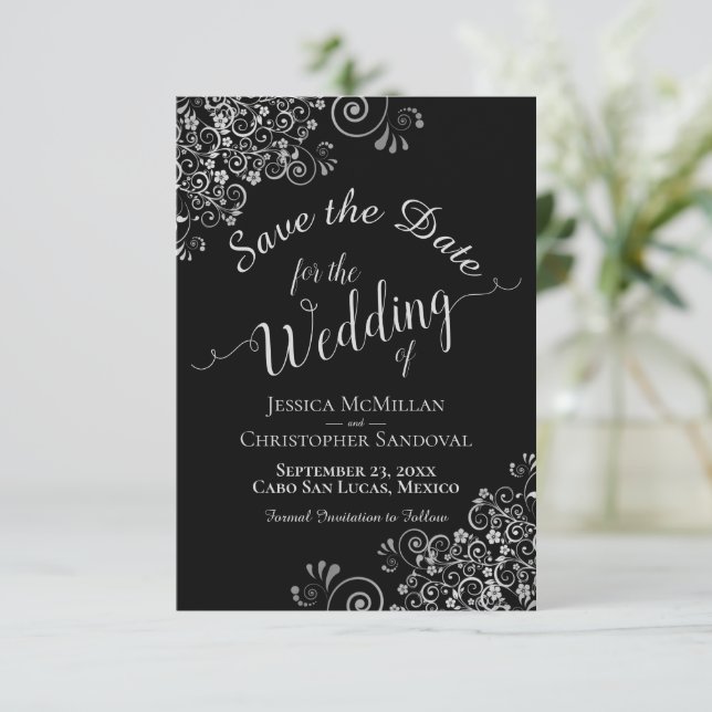 Elegante Silver Gray Frills auf Black Glam Wedding Save The Date (Stehend Vorderseite)
