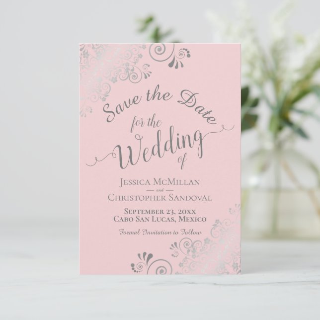 Elegante Silver Gray Lace auf Blush Pink Wedding Save The Date (Stehend Vorderseite)