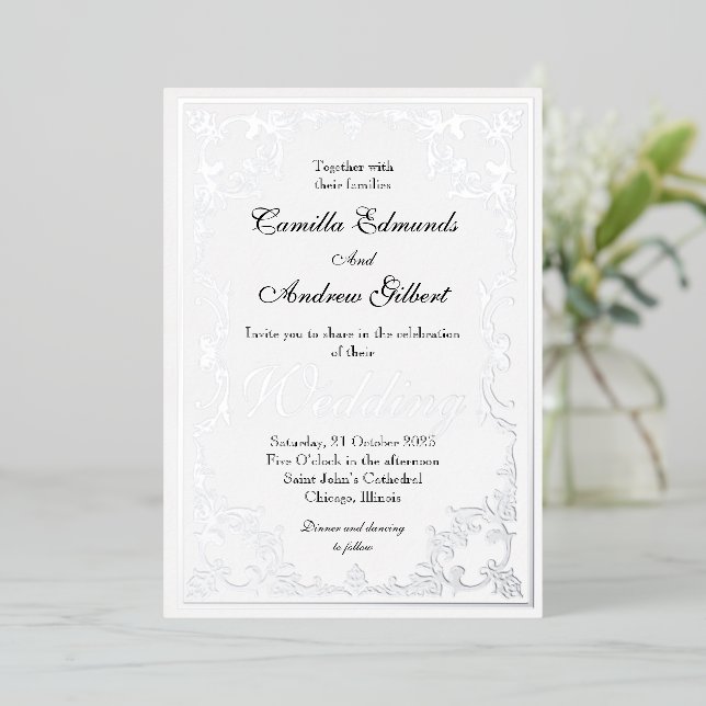 Elegante Silver Verziert Blüh Border Wedding Folieneinladung (Stehend vorne)