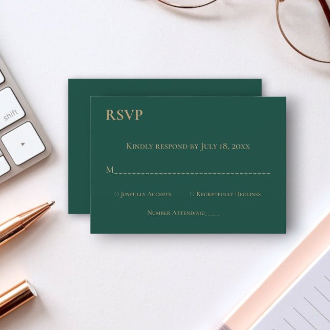 Elegante Simple Emerald Green Gold Monogram Weddin RSVP Karte (Von Creator hochgeladen)