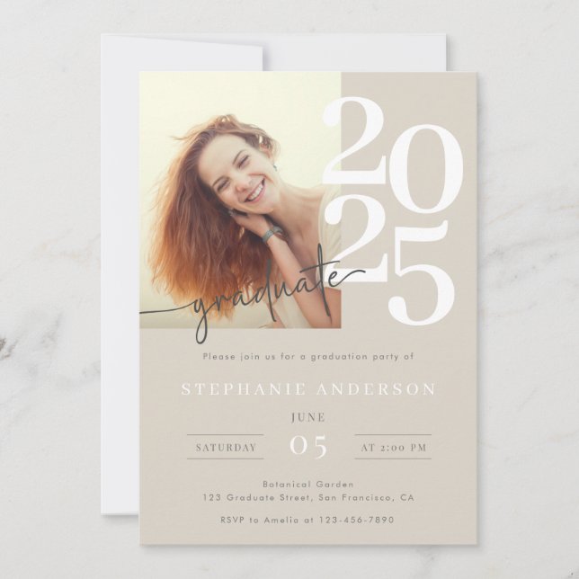 Elegante Simple Foto Script Graduation Party Einladung (Vorderseite)