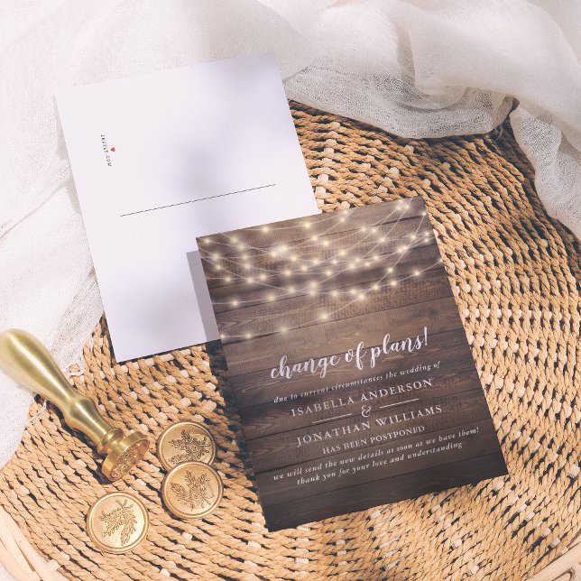 Elegante Skriptänderung der Pläne Land Hochzeit Einladungspostkarte (Von Creator hochgeladen)