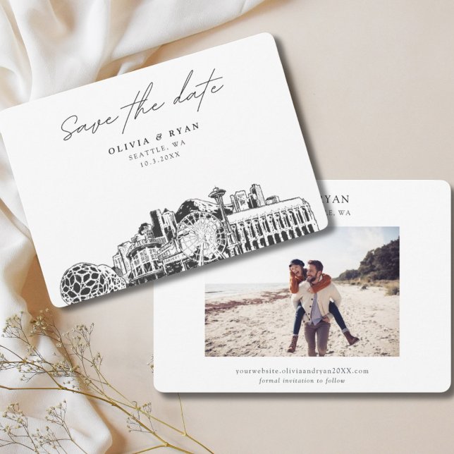Elegante Skyline Modern Seattle Save the Date Einladung (Seattle Skyline Wedding Save the Date Double Sided Minimalist Modern with Engagement Photo)