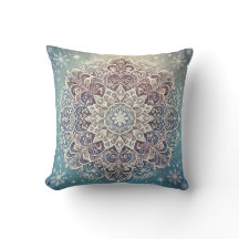 Elegante Snowflake Mandala in Frosty Hues