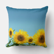 Elegante Sonnenblumen auf himmelblauen Schattierun