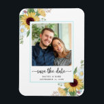 Elegante Sonnenblumenhochzeit rettet das Datum Magnet<br><div class="desc">Verfügt über schöne Sonnenblumen und Blumendesign mit Ihrem Foto und personalisiert mit Ihren Namen und Hochzeitsdatum. Das ist ein tolles Geschenk,  ein Gefallen oder eine nette Erinnerung Ihres anstehenden besonderen Tages. Design©Rosalind Moore,  Cherry Lane Designs.</div>