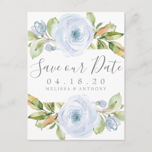 Elegante Spring Floral Dusty Blue Save the Date Ankündigungspostkarte (Vorderseite)