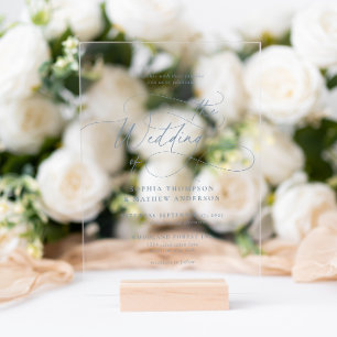 Elegante Staubblaue Blühende Kalligrafie-Hochzeit Acryleinladungen