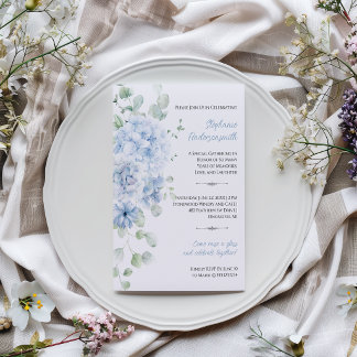 Elegante staubblaue Blumen Geburtstagsfeier | Einladung