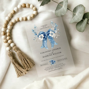 Elegante staubblaue Blumen-Schleifen Hochzeit Acryleinladungen