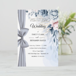 Elegante staubblaue Floral-Hochzeit mit Schleife Einladung