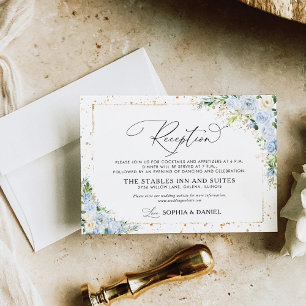 Elegante staubblaue Floral Hochzeitsempfangskarte Begleitkarte