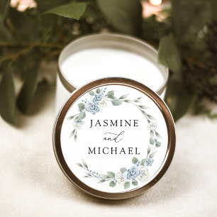 Elegante staubblaue florale Kranz Hochzeit Runder Aufkleber