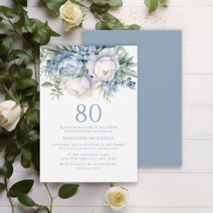 Elegante staubblaue weiße Blumen zum 80. Geburtsta Einladung