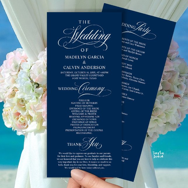 Elegante, stilvolle, navyblaue Hochzeitszeremonie- Programm (Elegant Classy Gold Script Wedding Ceremony Order Program Card in Navy Blue)