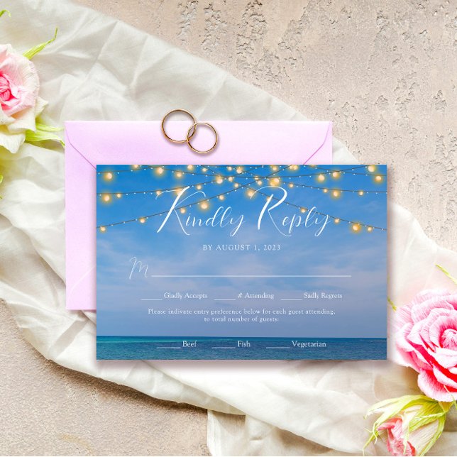 Elegante String Lights Summer Beach Arbor Wedding RSVP Karte (Von Creator hochgeladen)