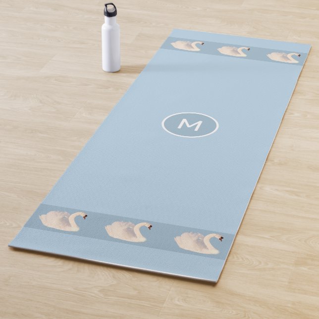Elegante Swans & Monogram auf Light Blue Yogamatte (Beispiel)