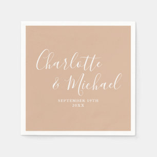 Elegante Tan-Taupe-Hochzeit mit Signatur-Schriftzu Serviette