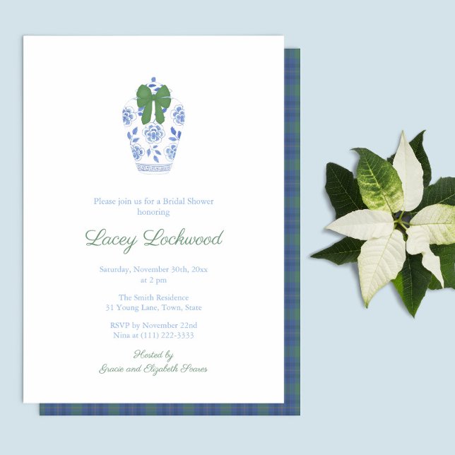 Elegante Tartan Chinoiserie Brautparty Einladung (Simple elegant Christmas Bridal Shower Invitation featuring a ginger jar vase with green bow)