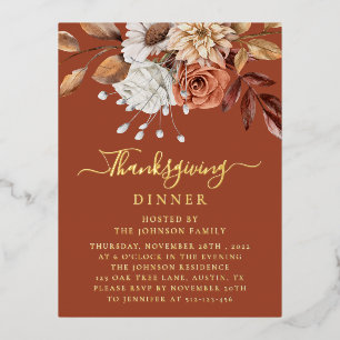 Elegante Terrakotta-Herbstblumen-Blätter Thanksgiv Folie Einladungspostkarte