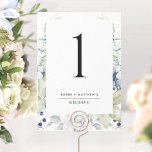 Elegante Tischnummer für Hochzeiten in Weiß und Bl<br><div class="desc">Helfen Sie Ihren Gästen mit dieser eleganten, modernen Tischnummer, ihren Tisch zu finden. Doppelseitige Karten für den Fall, dass Sie sie in Klarrahmen oder Tischhalter verwenden möchten, die von vorne und hinten zu sehen sind. Tischnummer mit exquisitem Aquarell und blauen und weißen Blumen. HINWEIS: Bitte fügen Sie für jede Tischnummer...</div>