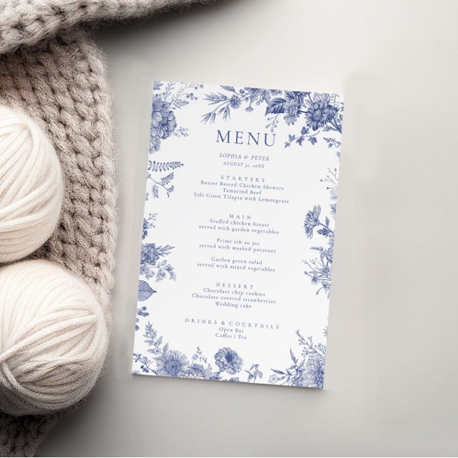 Elegante Toile French Blue Floral Menu Card (Von Creator hochgeladen)