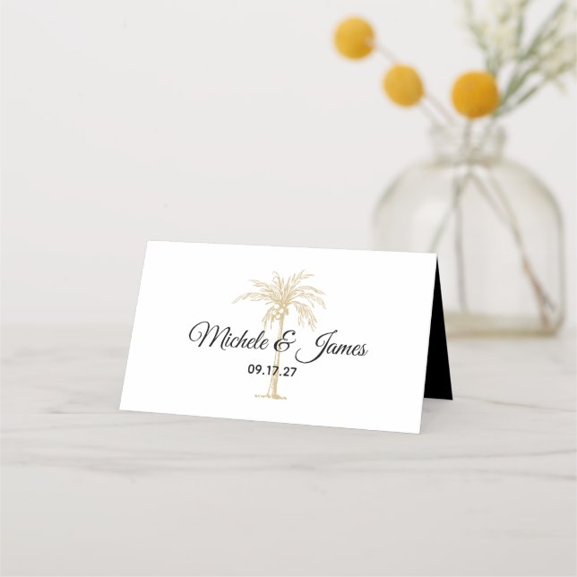 Elegante Tropical Gold Palm Tree Script Wedding Platzkarte (Vorderseite)