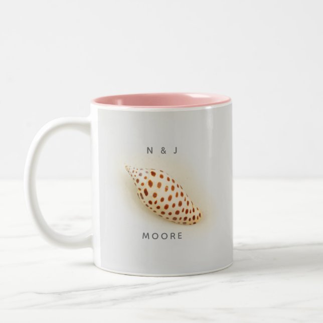 Elegante Tropical Junonia Florida Beach Muschel Na Zweifarbige Tasse (Links)