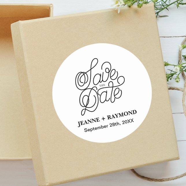 Elegante Typografie Custom Wedding Save the Date Runder Aufkleber (Von Creator hochgeladen)