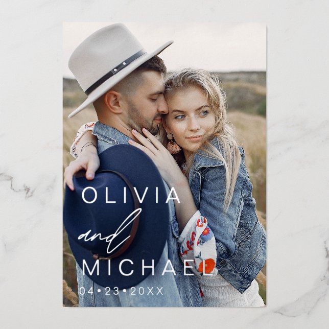 Elegante Typografie Save the Date Foto Silver Folieneinladung (Vorderseite)