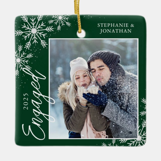 Elegante Verlobte Weihnachtsschneeflocken Grün Keramikornament (Vorderseite)