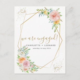 Elegante Verlobung aus Blumen und Gold Einladungspostkarte