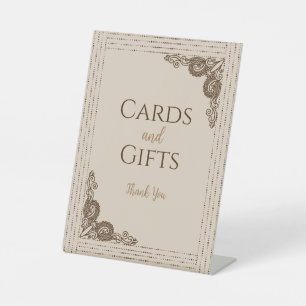 Elegante verzierte Hochzeitskarten in Beige Sockelschild