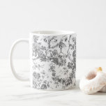 Elegante Vintage französische Stickereitoilette Kaffeetasse<br><div class="desc">Elegantes und verziertes Vintages Jouy-Muster mit exotischen Blume,  Weinreben und Blättern,  verwoben mit Garland und Körben von Rose. Dieses Muster wurde um 1910 in der Smithsonian-Sammlung aus einem historischen französischen Textilfragment adaptiert. Muster sind hoch,  können aber nicht gekachelt werden.</div>