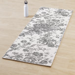 Elegante Vintage französische Stickereitoilette Yogamatte<br><div class="desc">Elegantes und verziertes Vintages Jouy-Muster mit exotischen Blume,  Weinreben und Blättern,  verwoben mit Garland und Körben von Rose. Dieses Muster wurde um 1910 in der Smithsonian-Sammlung aus einem historischen französischen Textilfragment adaptiert. Muster sind hoch,  können aber nicht gekachelt werden. Gegen Aufpreis kann die Rückseite mit Grafik versehen werden.</div>