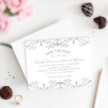 Elegante Vintage Glamour Hochzeit Save The Date<br><div class="desc">Elegante Vintage inspirierte Hochzeit speichern die Datumsangaben ein platingrau/silber verziertes Dekorationsrahmen,  das ein metallisches,  schimmerndes Aussehen hat. Die Option Luxe Pearl Shimmer Cardstock verstärkt das metallische Aussehen der Goldfarben.</div>