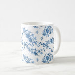 Elegante Vintage, gravierte blaue Rose und Ribbons Kaffeetasse<br><div class="desc">Elegant und romantisch blau eingeprägte Vintage Rose,  Blume,  Weinberge,  Blätter und Schmetterlinge mit Bändern und Bögen verwoben auf einem weißen Hintergrund.</div>