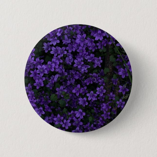 Elegante violette Blumenbrosche Button (Vorderseite)