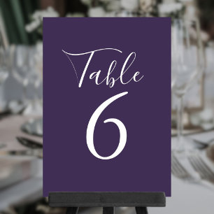 Elegante violette Tischnummern in Schreibschrift