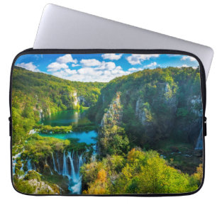 Elegante Wasserfallszene, Kroatien Laptopschutzhülle