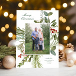 Elegante Wasserfarbe Botanisches Ein Foto Weihnach Feiertagskarte<br><div class="desc">Diese elegante Urlaubsfotokarte besticht durch einen wunderschönen botanischen Aquarellrahmen auf klassischem weißem Hintergrund mit einem senkrechten Foto und eleganter Typografie. Auf der Rückseite befindet sich ein koordinierender tiefgrüner Hintergrund,  zu dem Sie ein anderes Foto und/oder Text hinzufügen können (mit dem Designwerkzeug bearbeiten).</div>